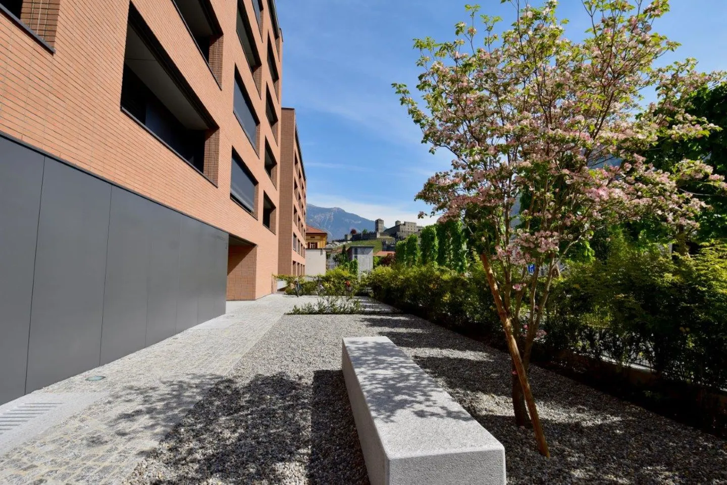 Nuovi e moderni appartamenti con giardino nel cuore della città - Foto 8 di 9