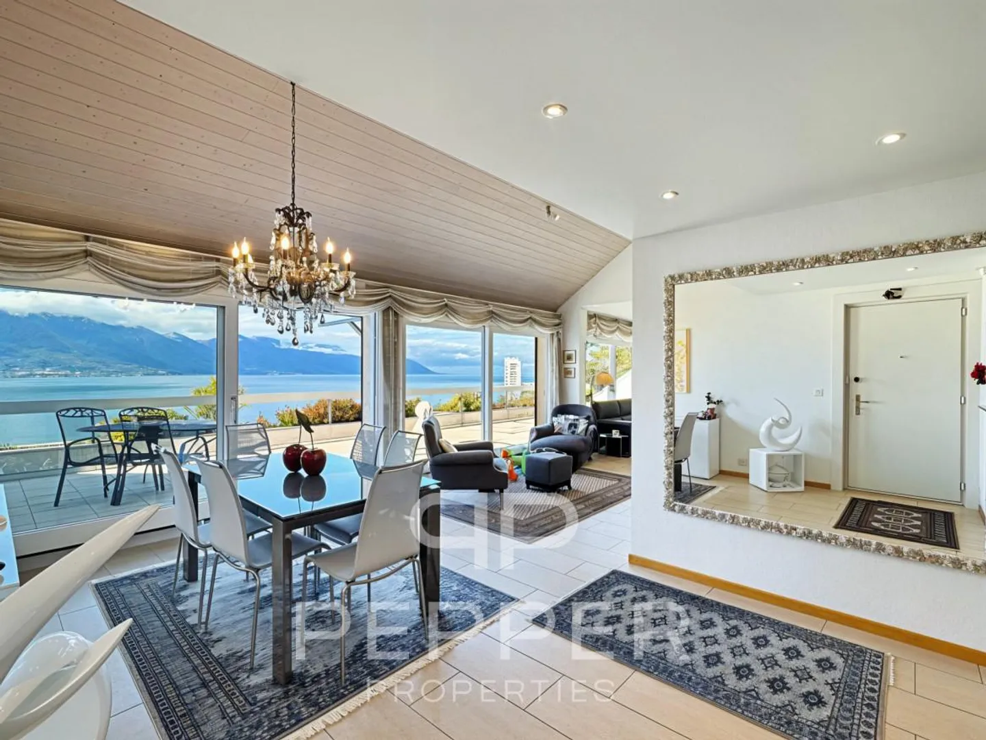 Raro duplex attico con vista panoramica sul Lago di Ginevra e le Alpi - Foto 1 di 13