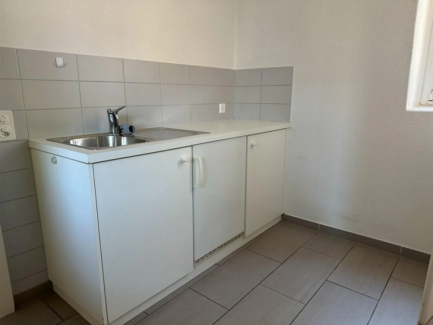 Büro-/Praxisräume im Erdgeschoss an Toplage in Binningen - Foto 7 di 12