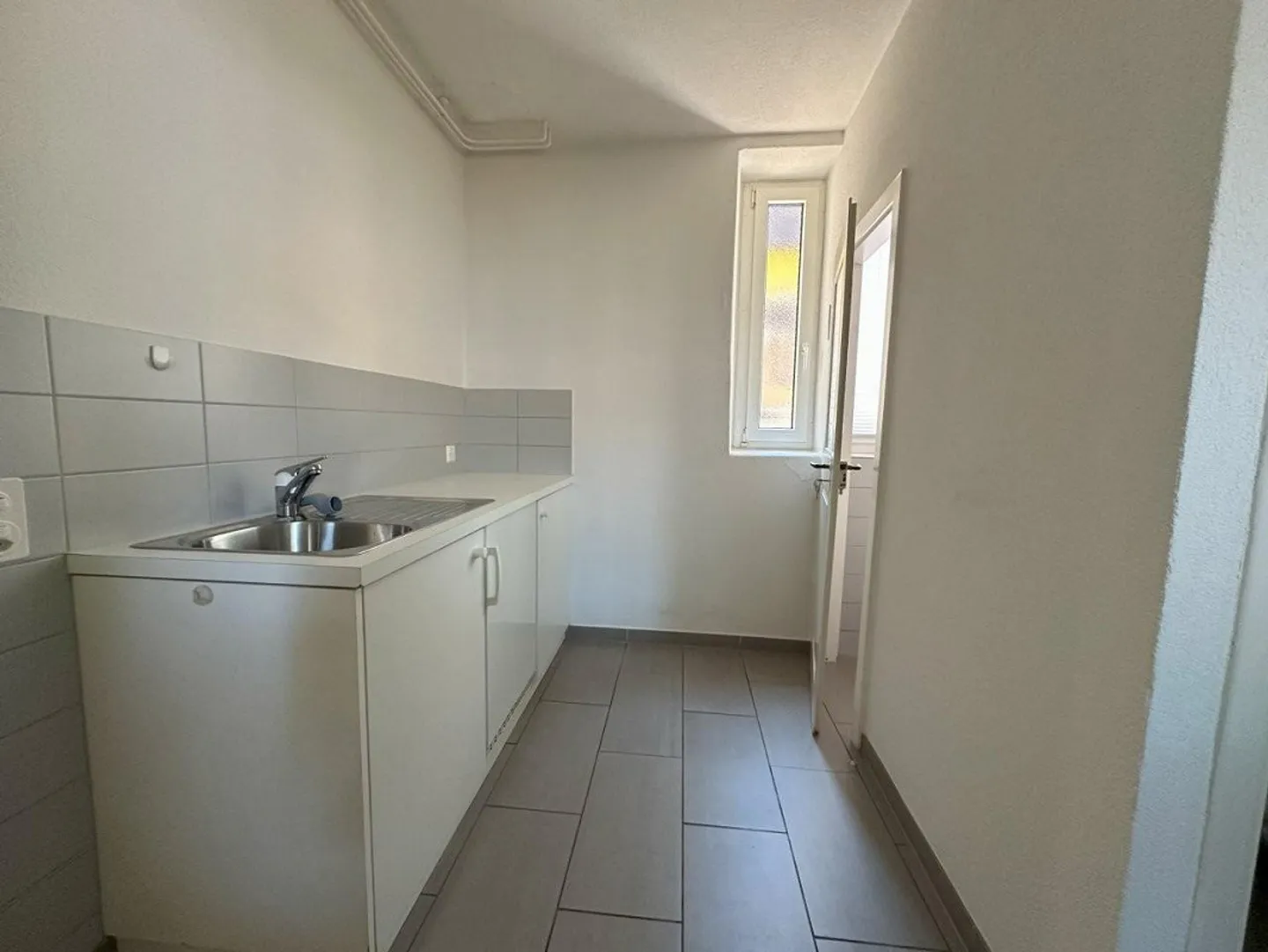 Büro-/Praxisräume im Erdgeschoss an Toplage in Binningen - Foto 8 di 12