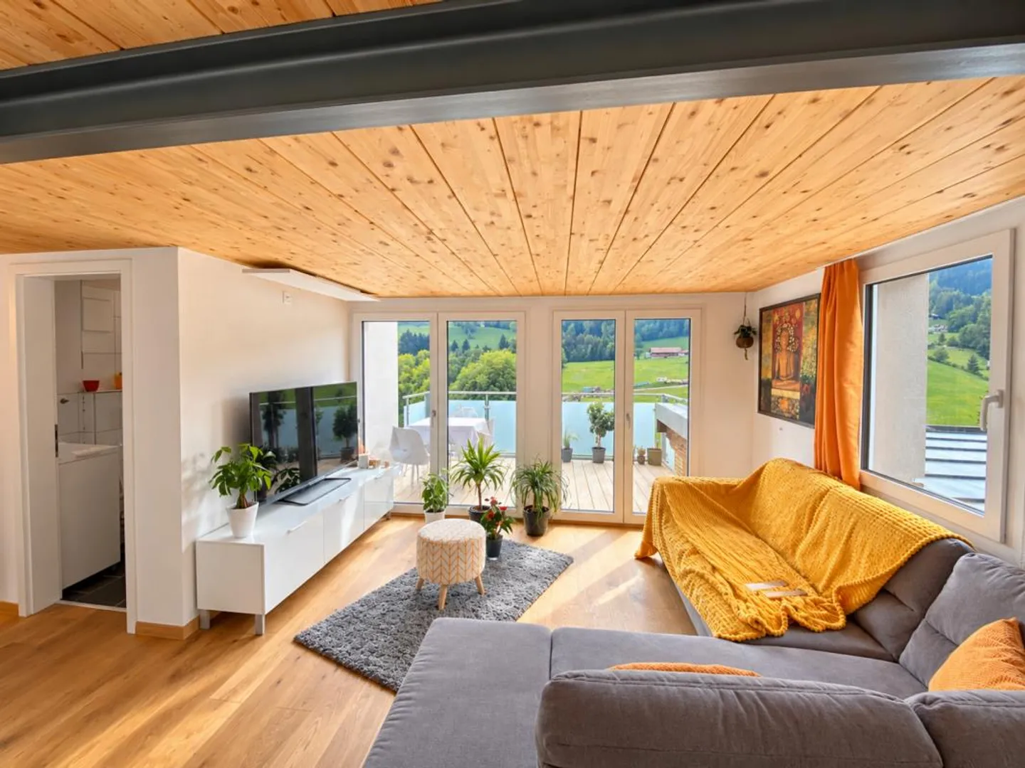 Appartement lumineux de 2,5 pièces avec balcon - Photo 2 sur 5