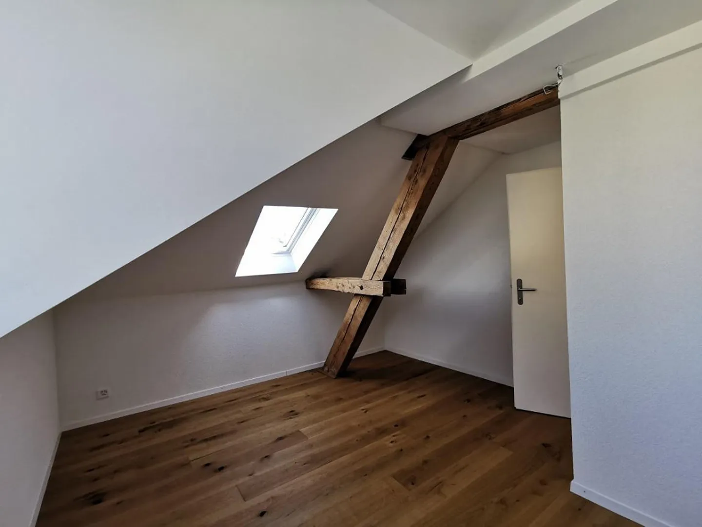 Appartement sous les combles lumineux de 3,5 pièces - Photo 8 sur 9