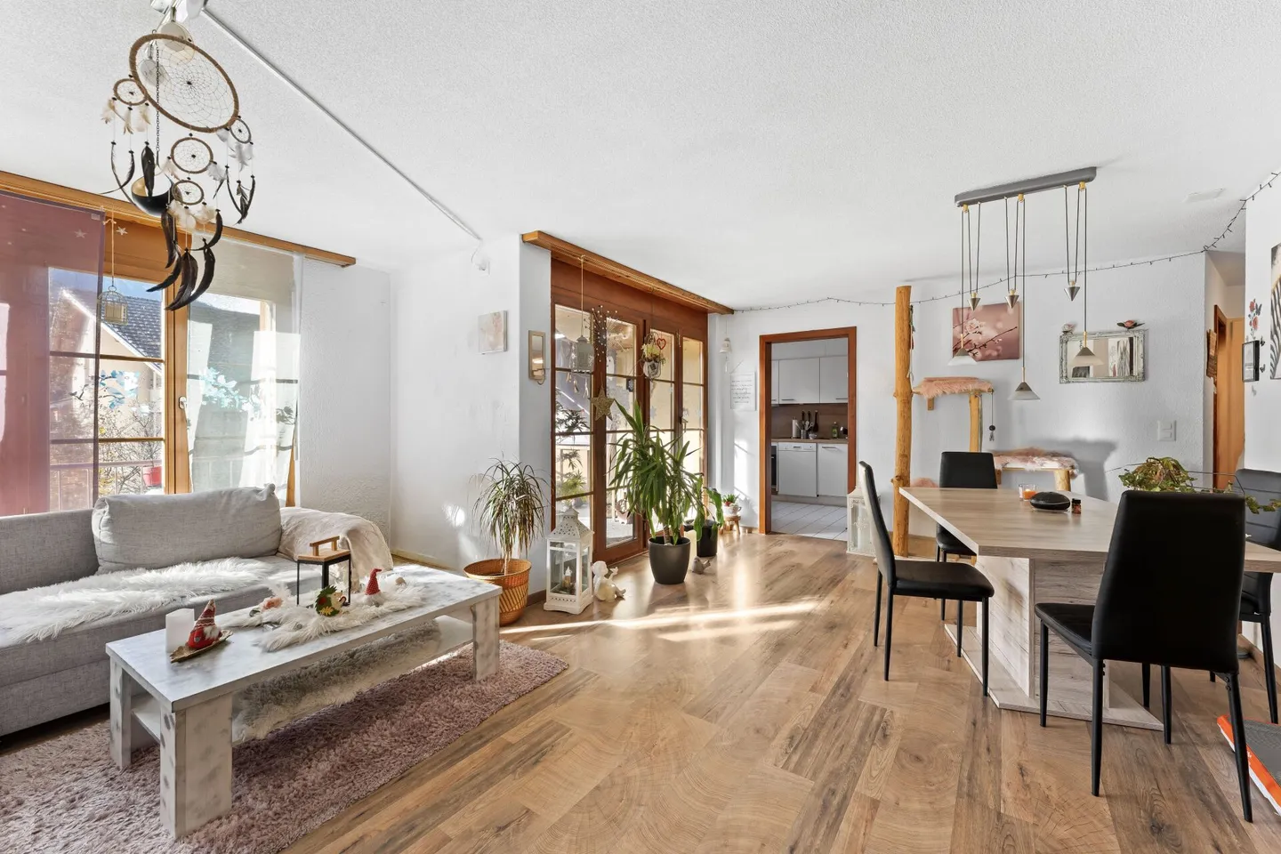 La tua nuova casa a Spiez: Incantevole appartamento di 3,5 locali con balcone soleggiato - Foto 1 di 12