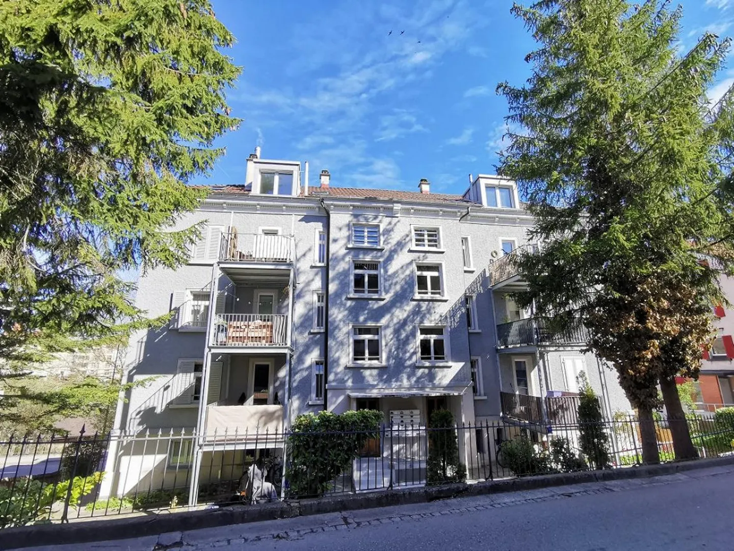 Appartement sous les combles lumineux de 3,5 pièces - Photo 1 sur 9