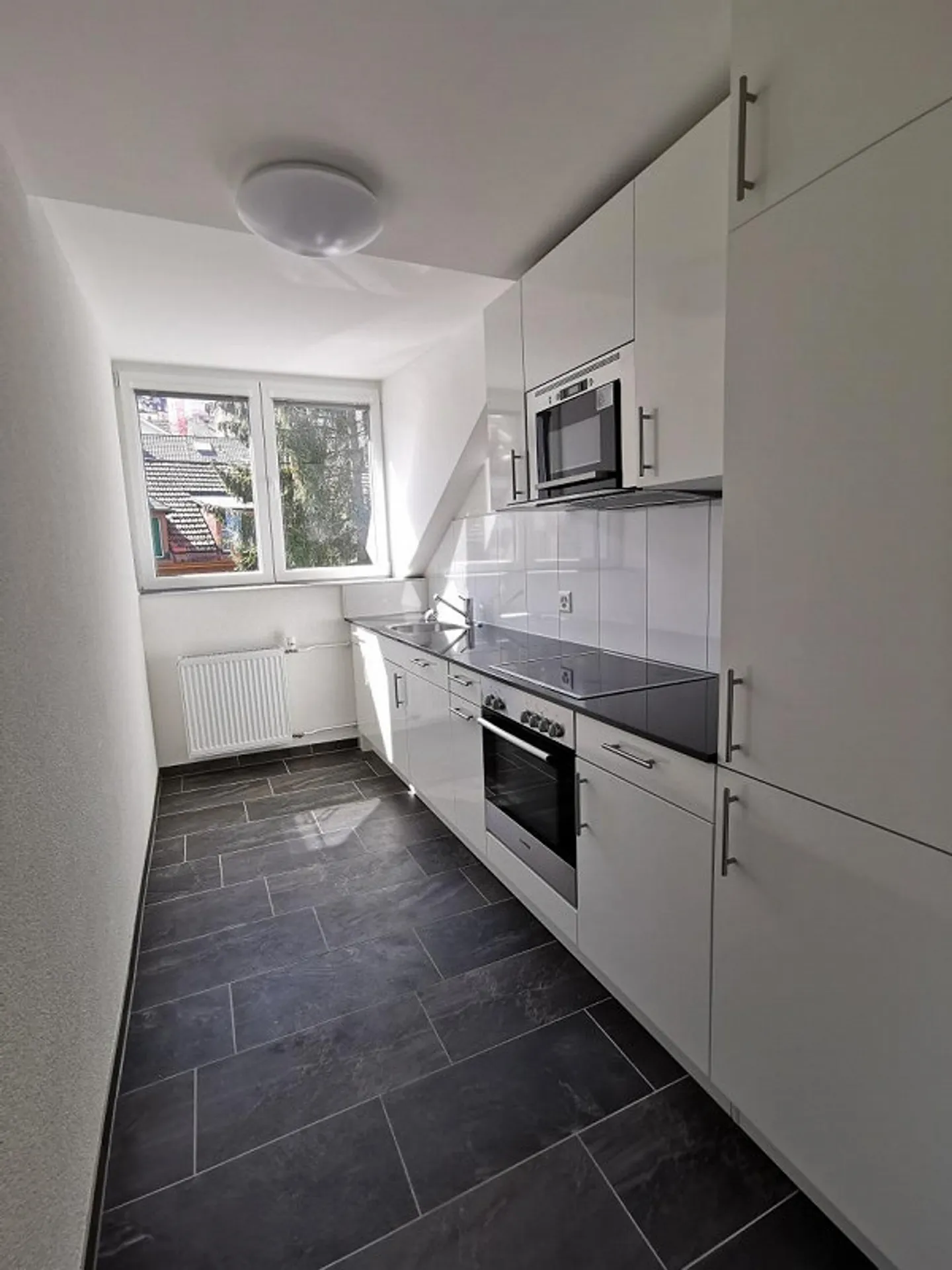 Appartement sous les combles lumineux de 3,5 pièces - Photo 4 sur 9