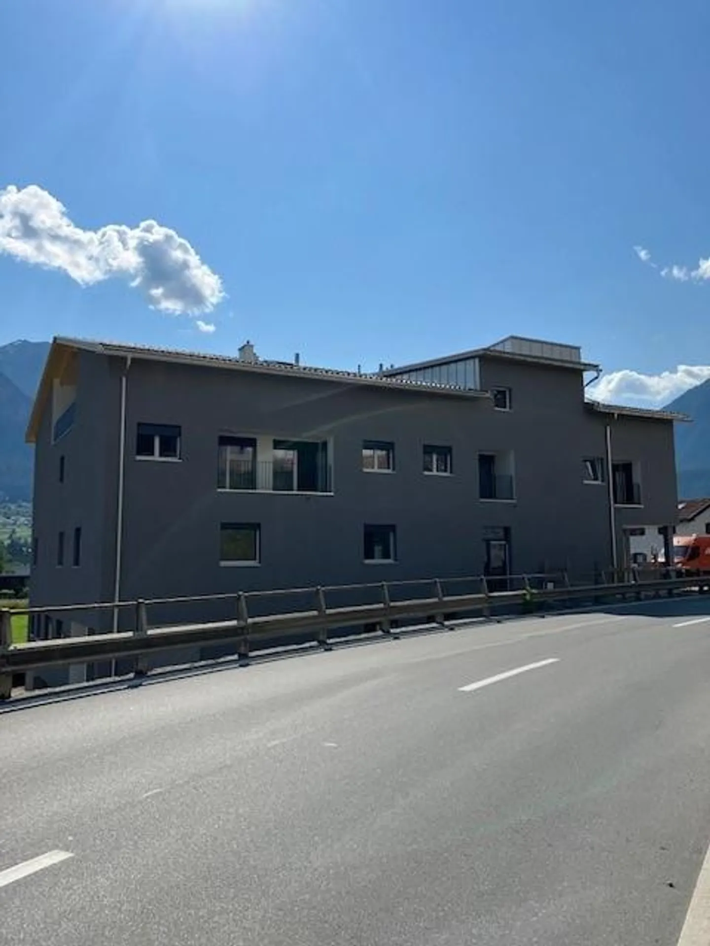 New large 1-room apartment - Photo 2 of 8