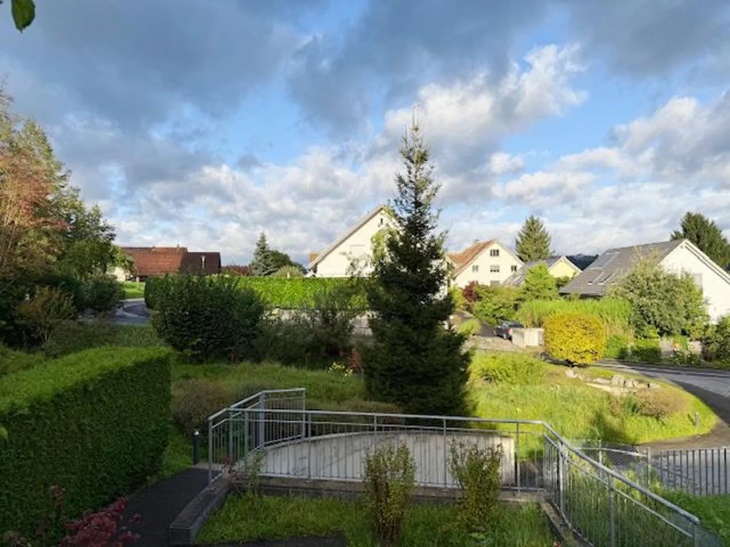Moderno appartamento di 4 1/2 stanze con posto auto a Bonstetten - Foto 1 di 10
