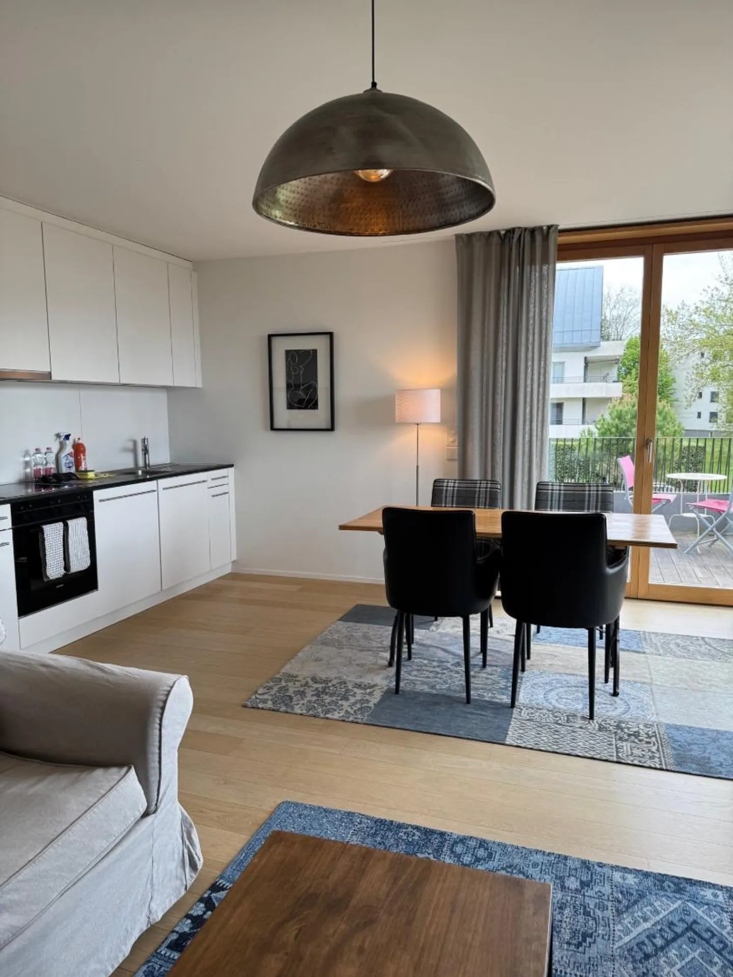 Appartement moderne avec terrasse - Photo 3 sur 13