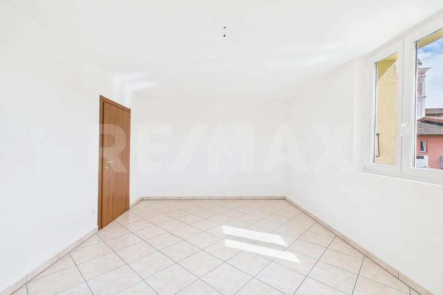 Renovated 4 ½ Room Apartment in Genestrerio - Photo 13 of 13