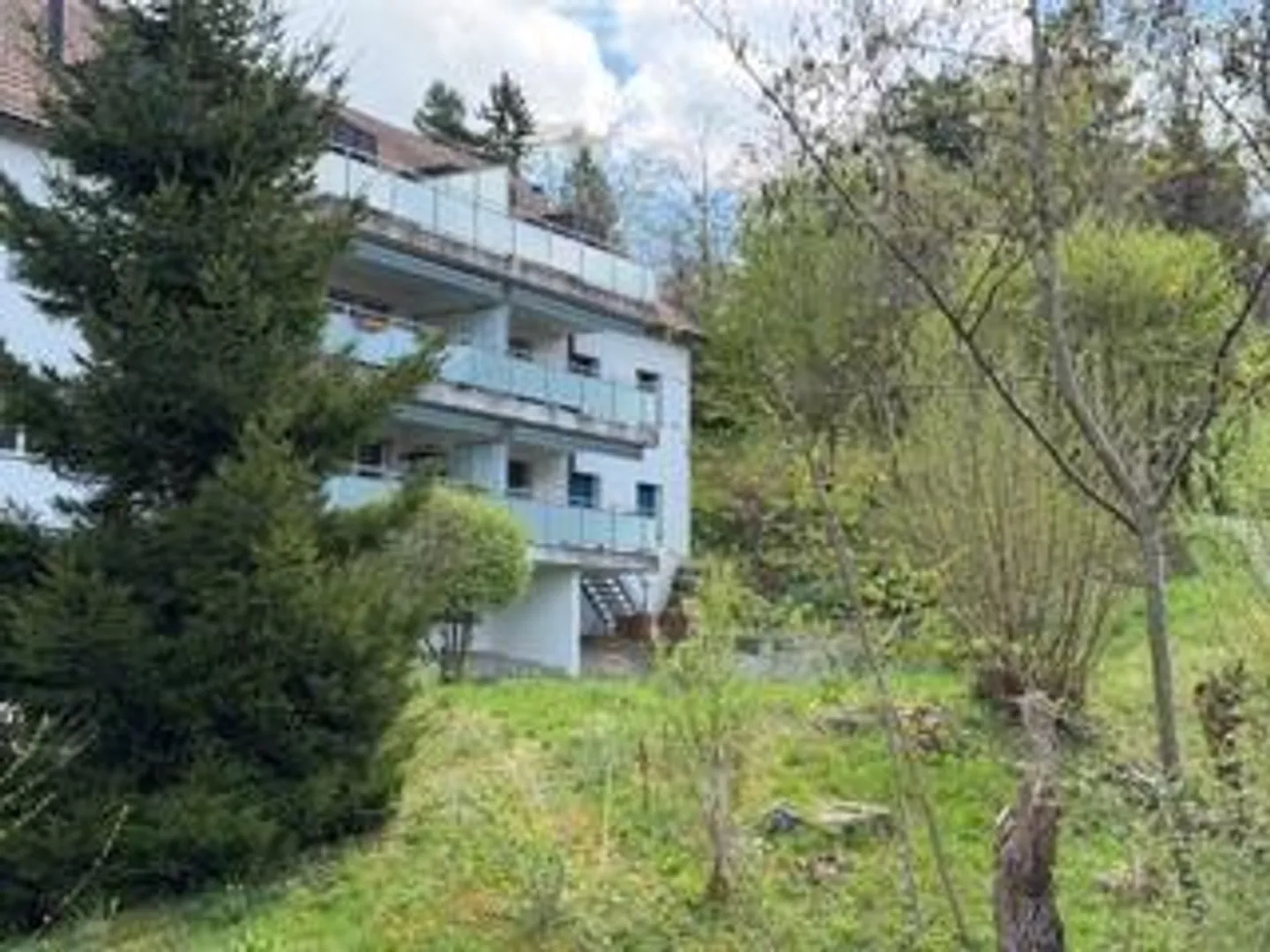 Moderno appartamento di 4 1/2 stanze con posto auto a Bonstetten - Foto 2 di 10