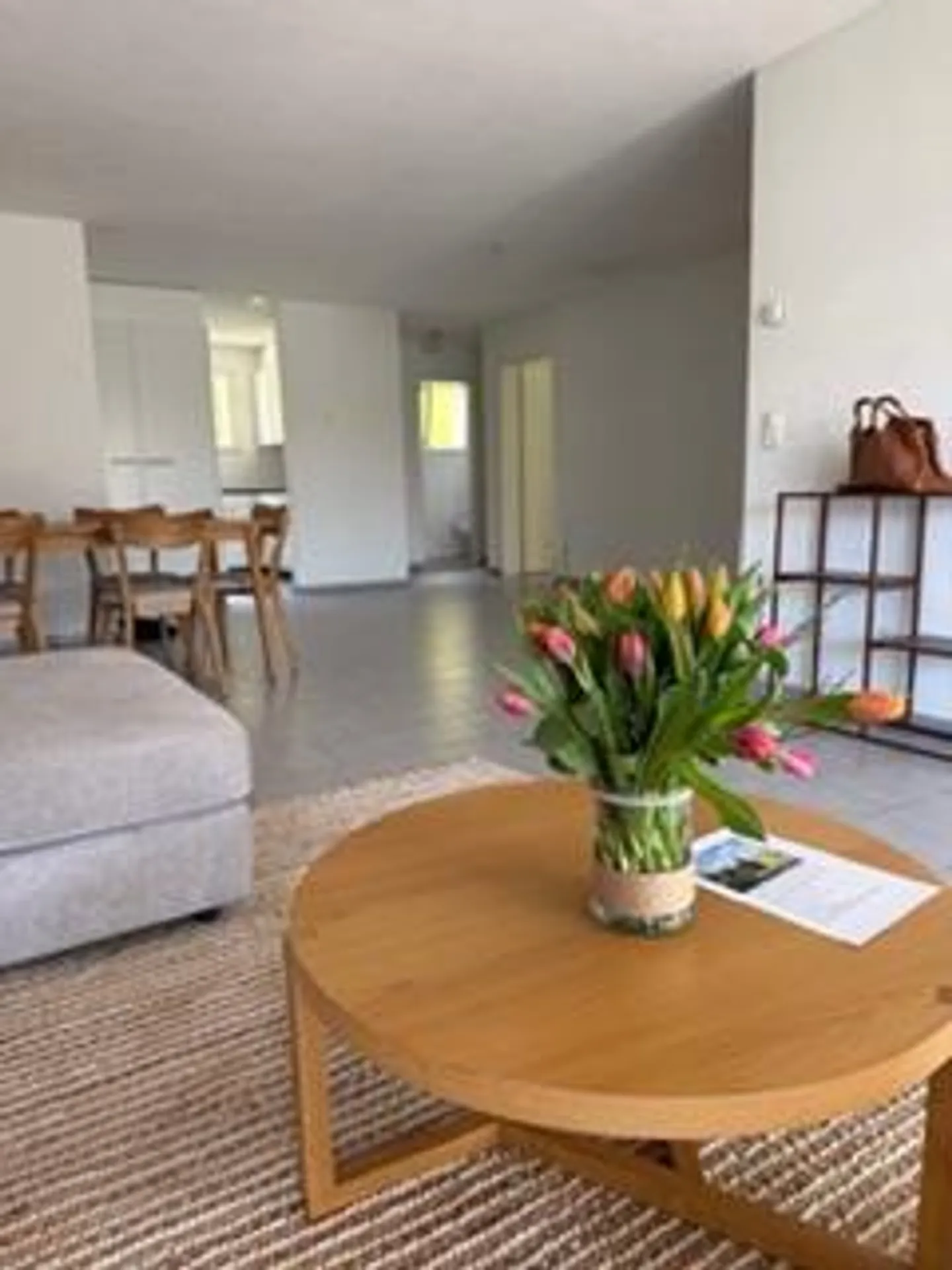 Moderno appartamento di 4 1/2 stanze con posto auto a Bonstetten - Foto 4 di 10