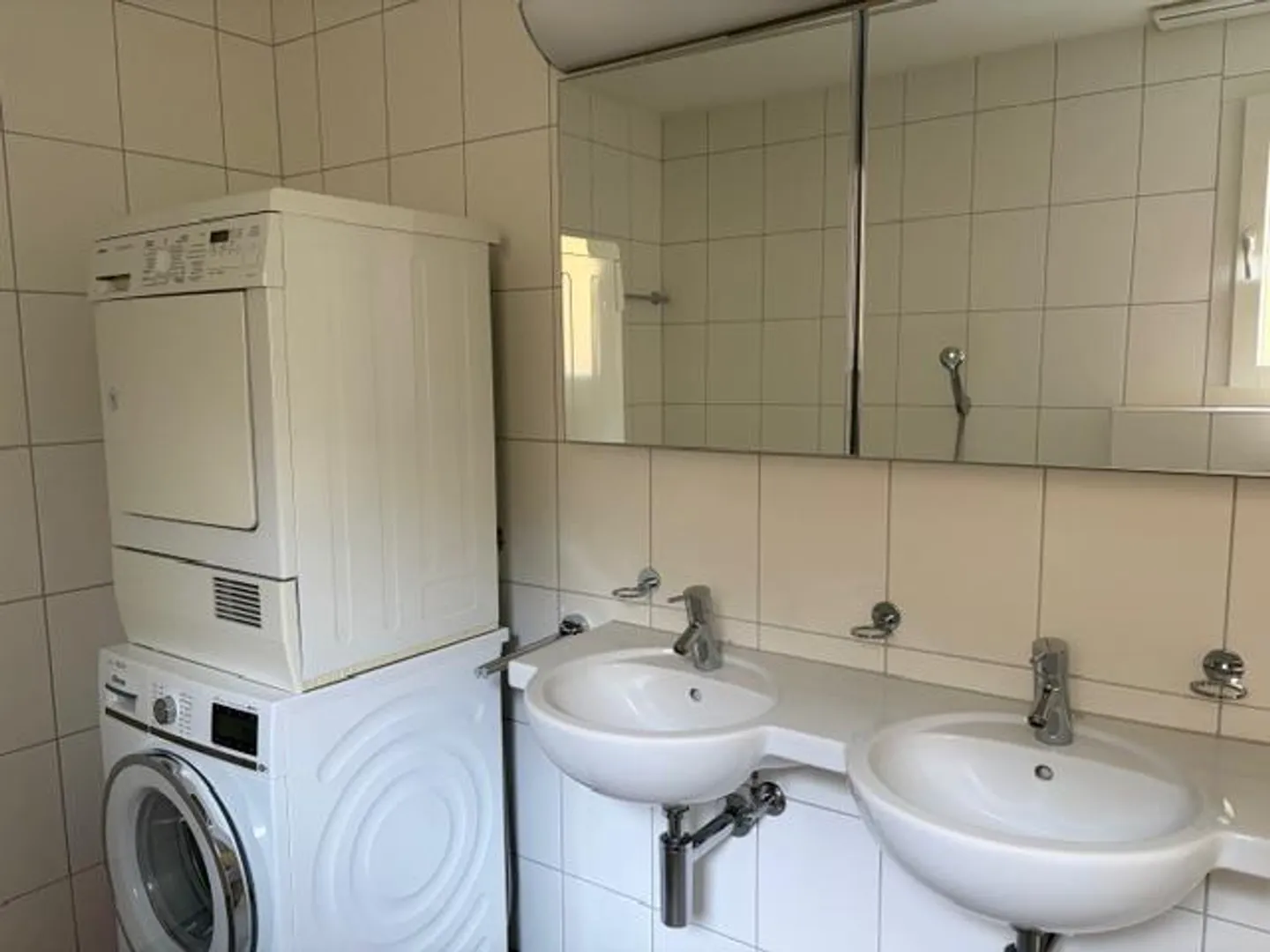 Moderno appartamento di 4 1/2 stanze con posto auto a Bonstetten - Foto 7 di 10