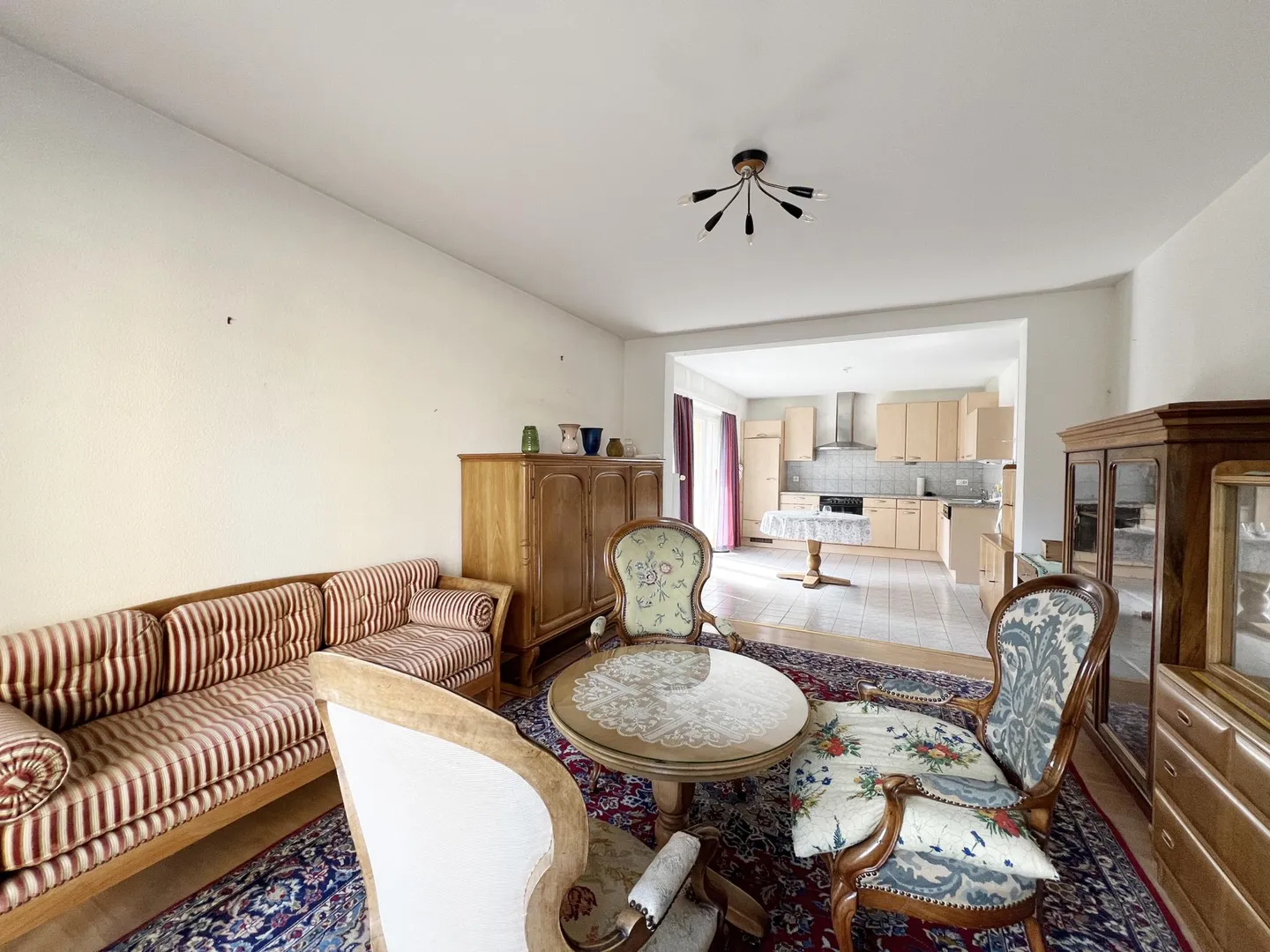 Spazioso appartamento di 6,5 locali con balconi - Foto 4 di 7