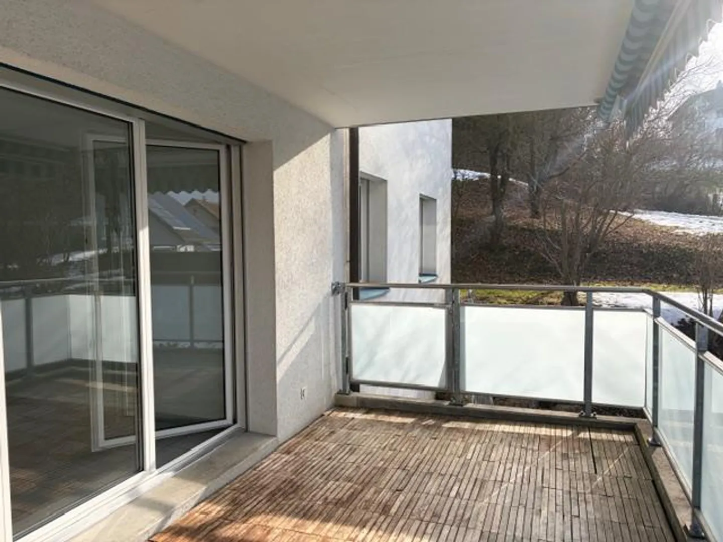 Moderno appartamento di 4 1/2 stanze con posto auto a Bonstetten - Foto 8 di 10