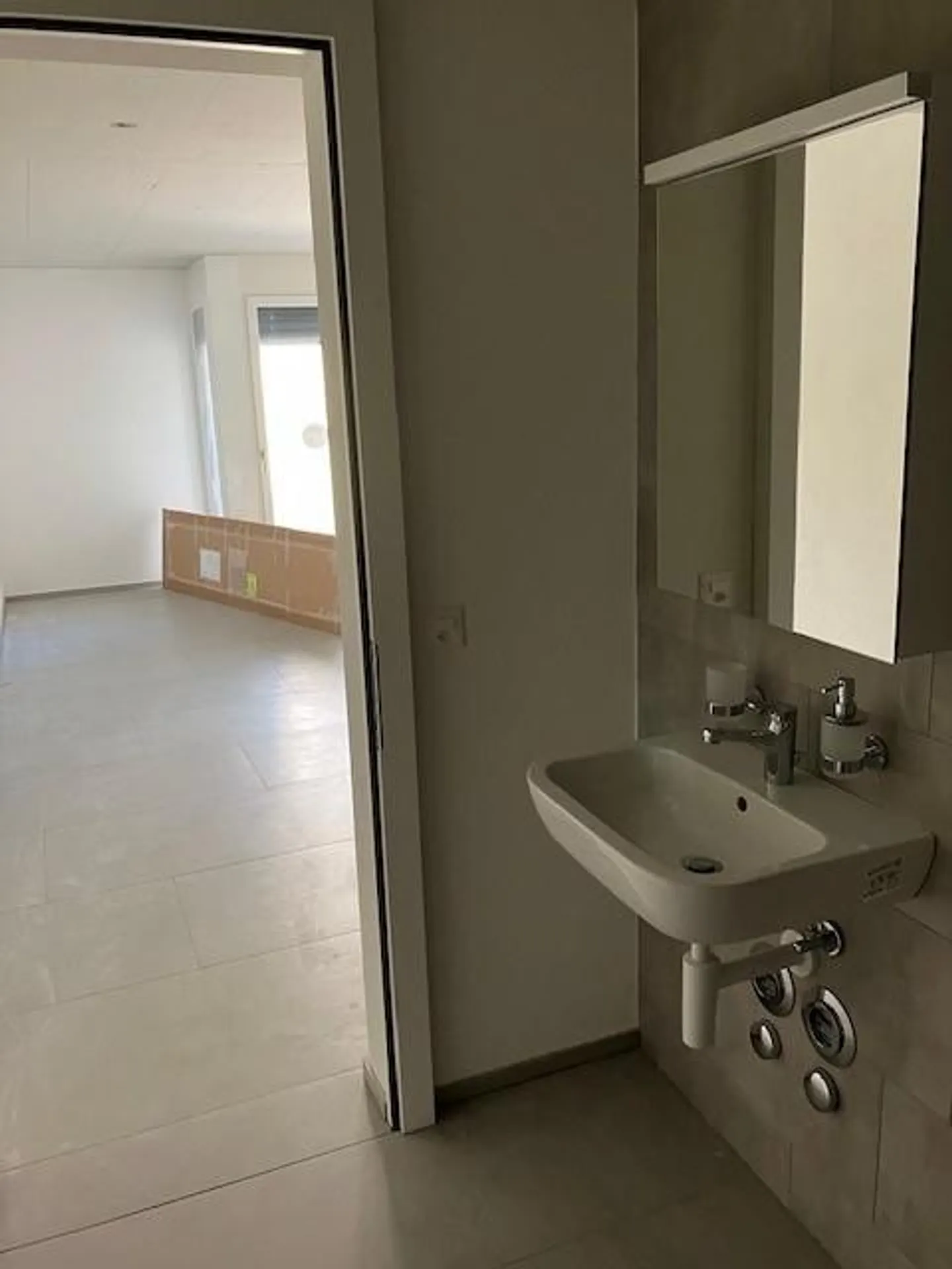 New large 1-room apartment - Photo 8 of 8