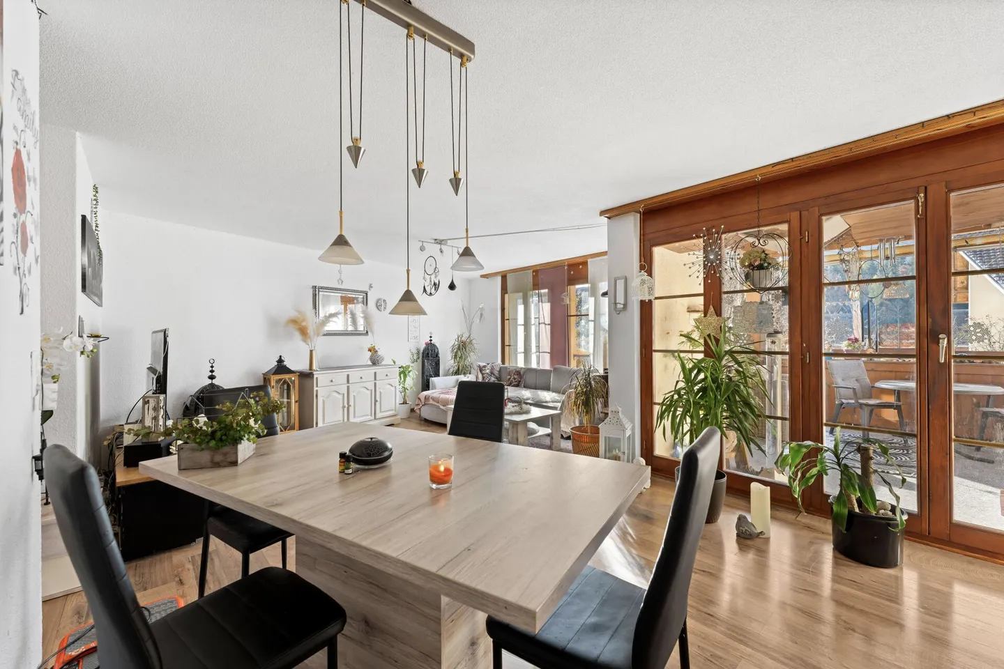 La tua nuova casa a Spiez: Incantevole appartamento di 3,5 locali con balcone soleggiato - Foto 2 di 12