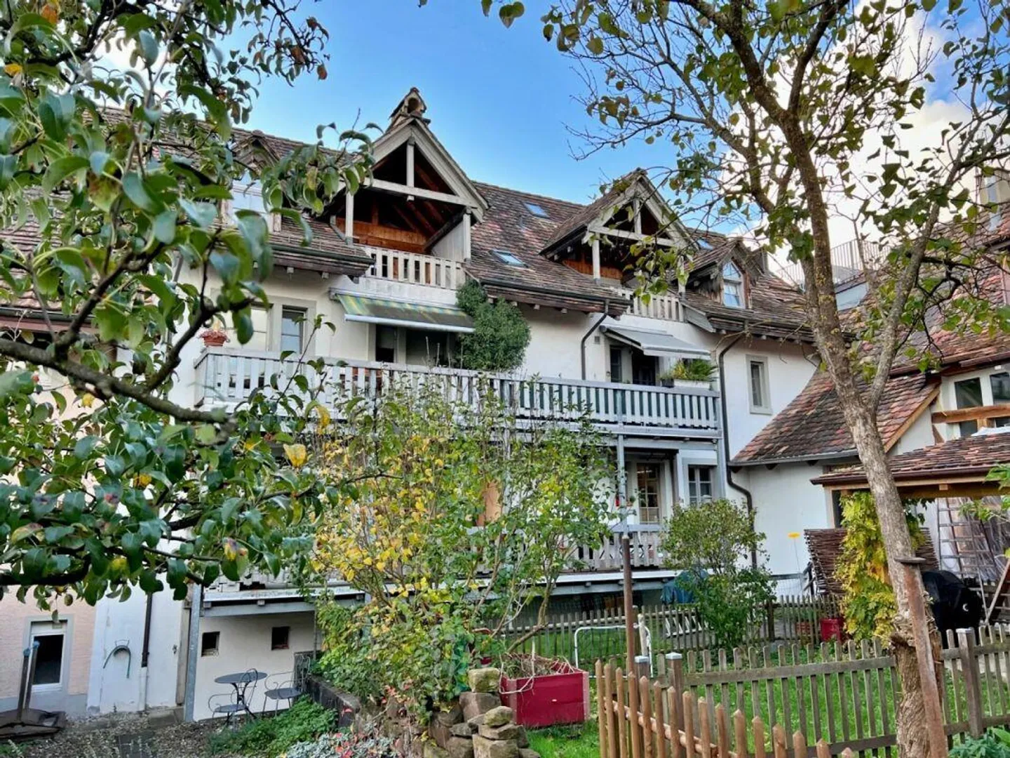 Grosszügig & gemütlich - 4.5-Zimmer-Wohnung mit Balkon und Kachelofen - Foto 1 von 12