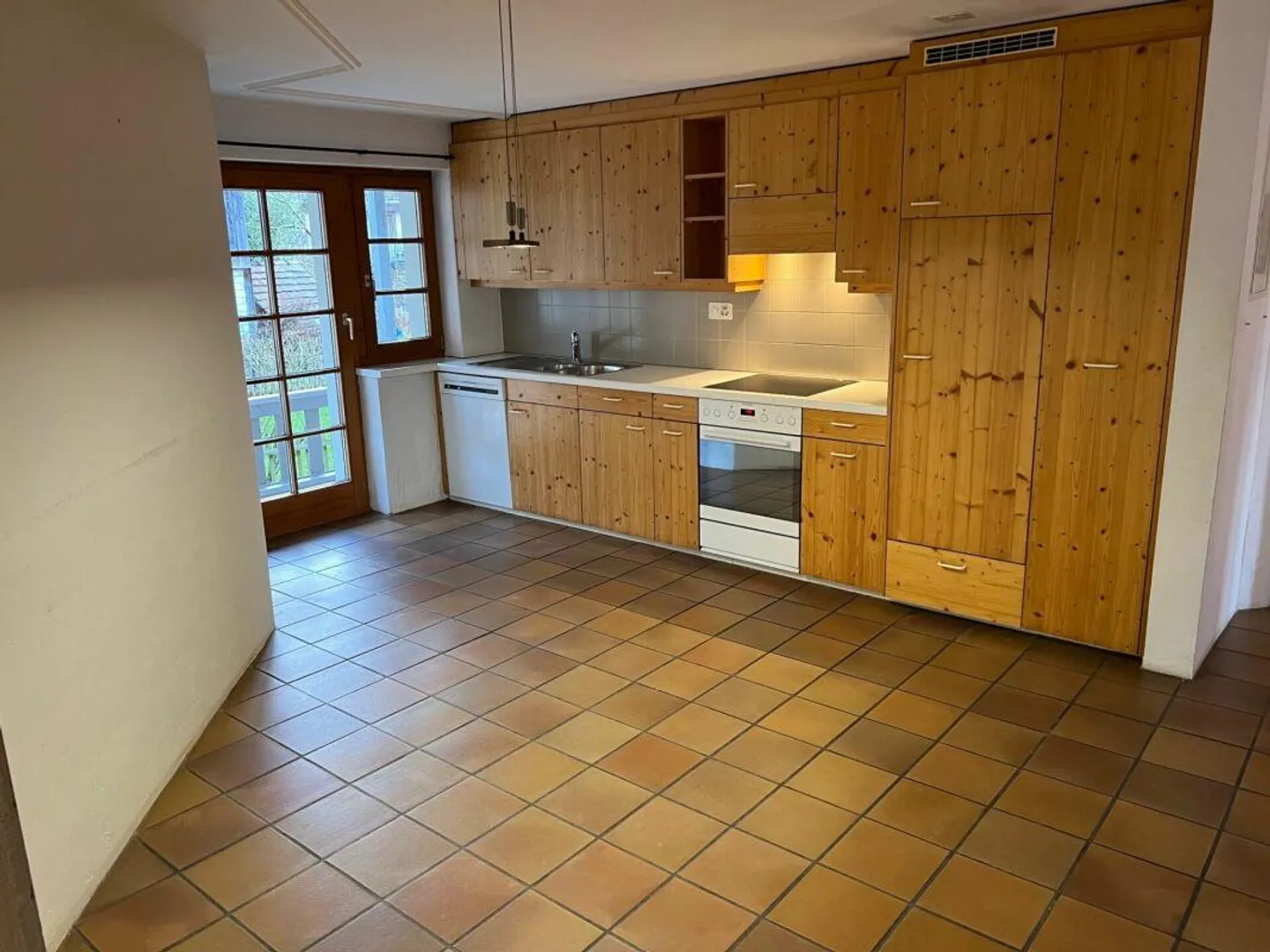 Grosszügig & gemütlich - 4.5-Zimmer-Wohnung mit Balkon und Kachelofen - Foto 2 von 12