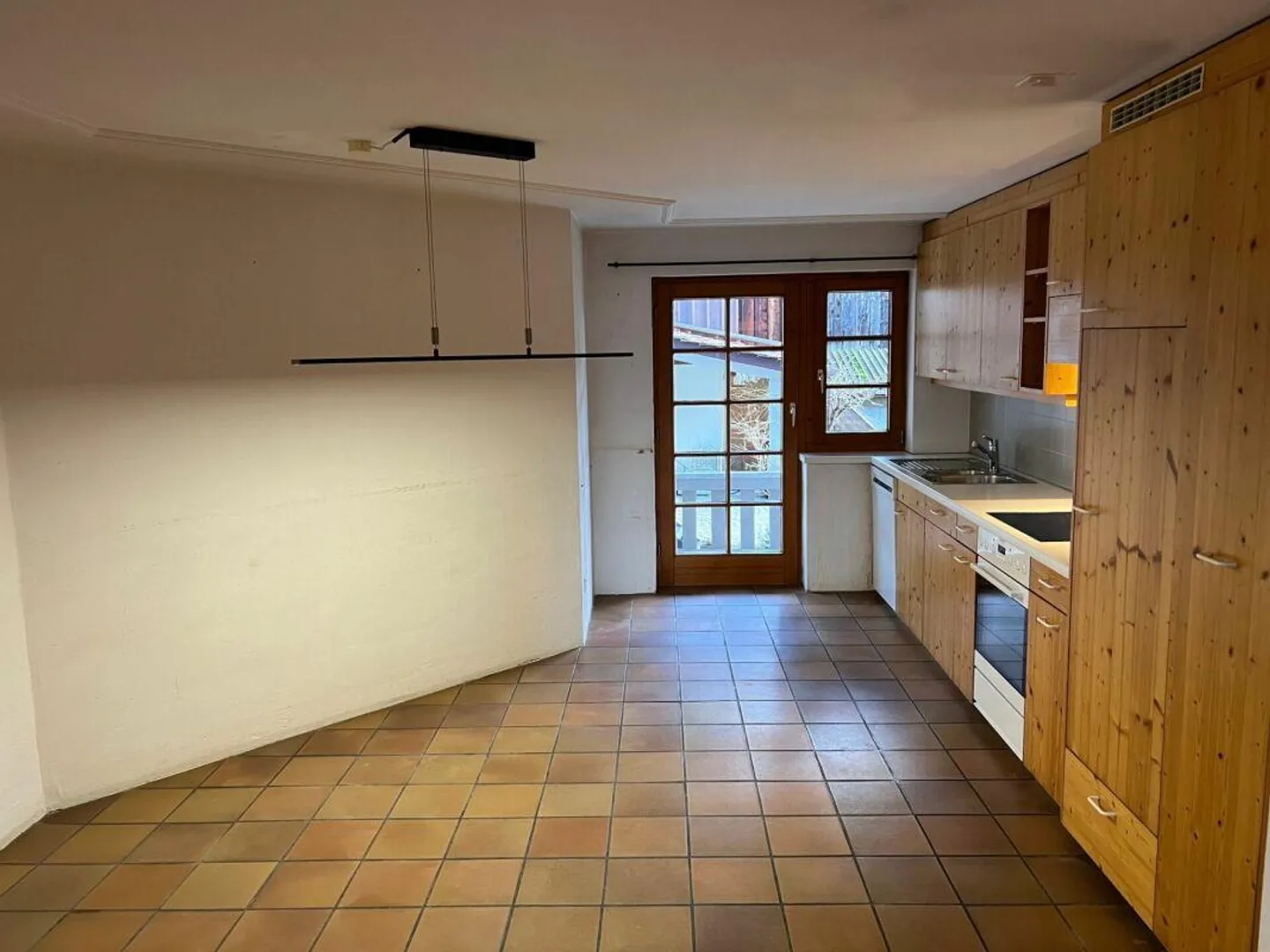 Grosszügig & gemütlich - 4.5-Zimmer-Wohnung mit Balkon und Kachelofen - Foto 3 von 12