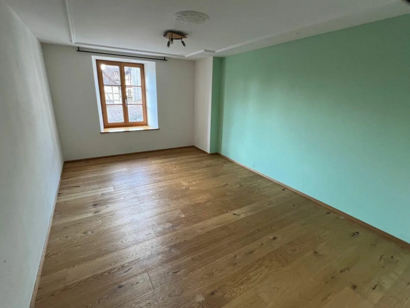 Grosszügig & gemütlich - 4.5-Zimmer-Wohnung mit Balkon und Kachelofen - Foto 4 von 12