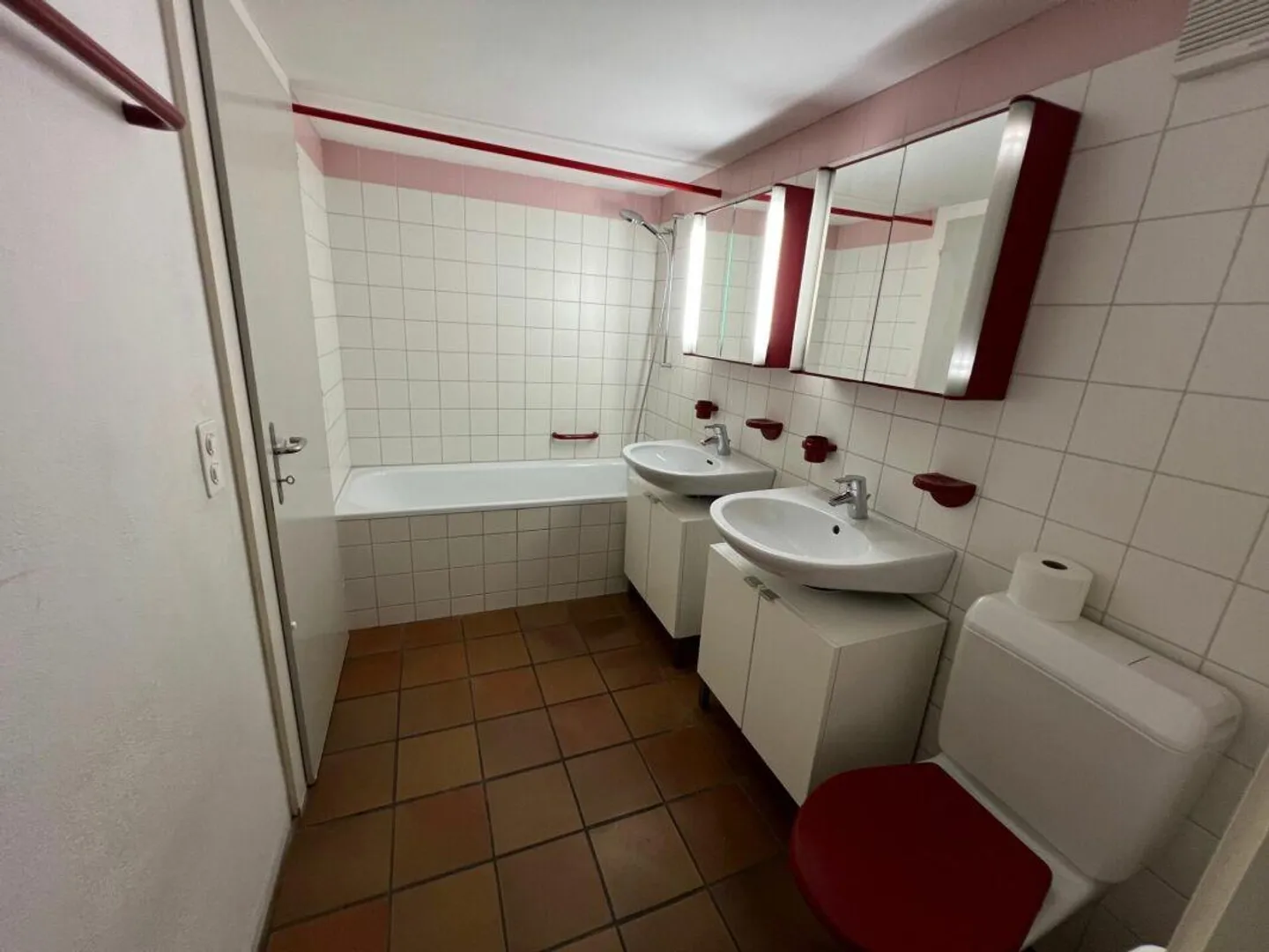 Grosszügig & gemütlich - 4.5-Zimmer-Wohnung mit Balkon und Kachelofen - Foto 9 von 12
