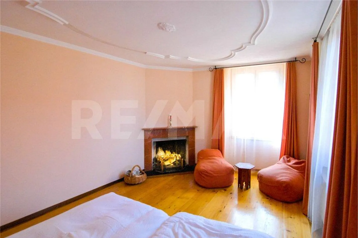 Historical estate with idyllic park and spacious grounds - Photo 12 of 13