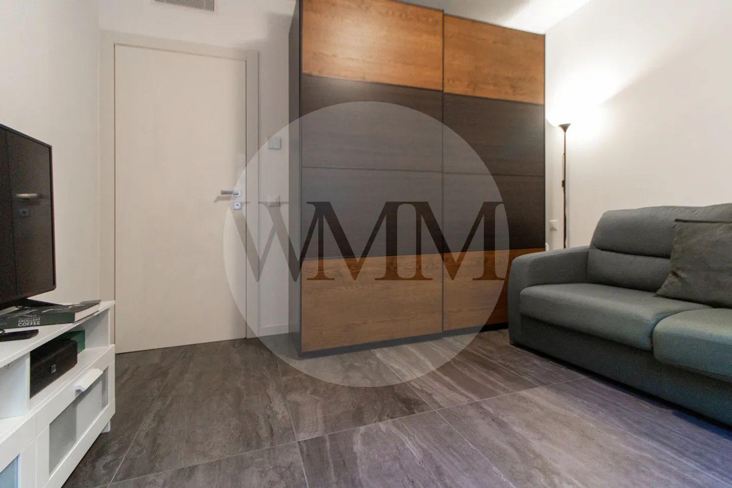 Modern 3.5-Room Apartment with Lake View - Photo 2 of 8