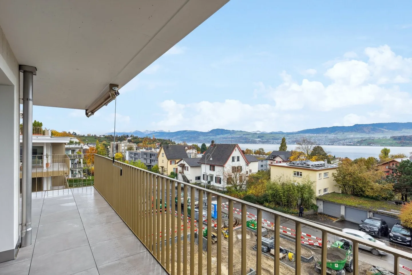 Appartamento attraente di 3,5 locali con vista lago e finiture di alta qualità - Foto 2 di 11