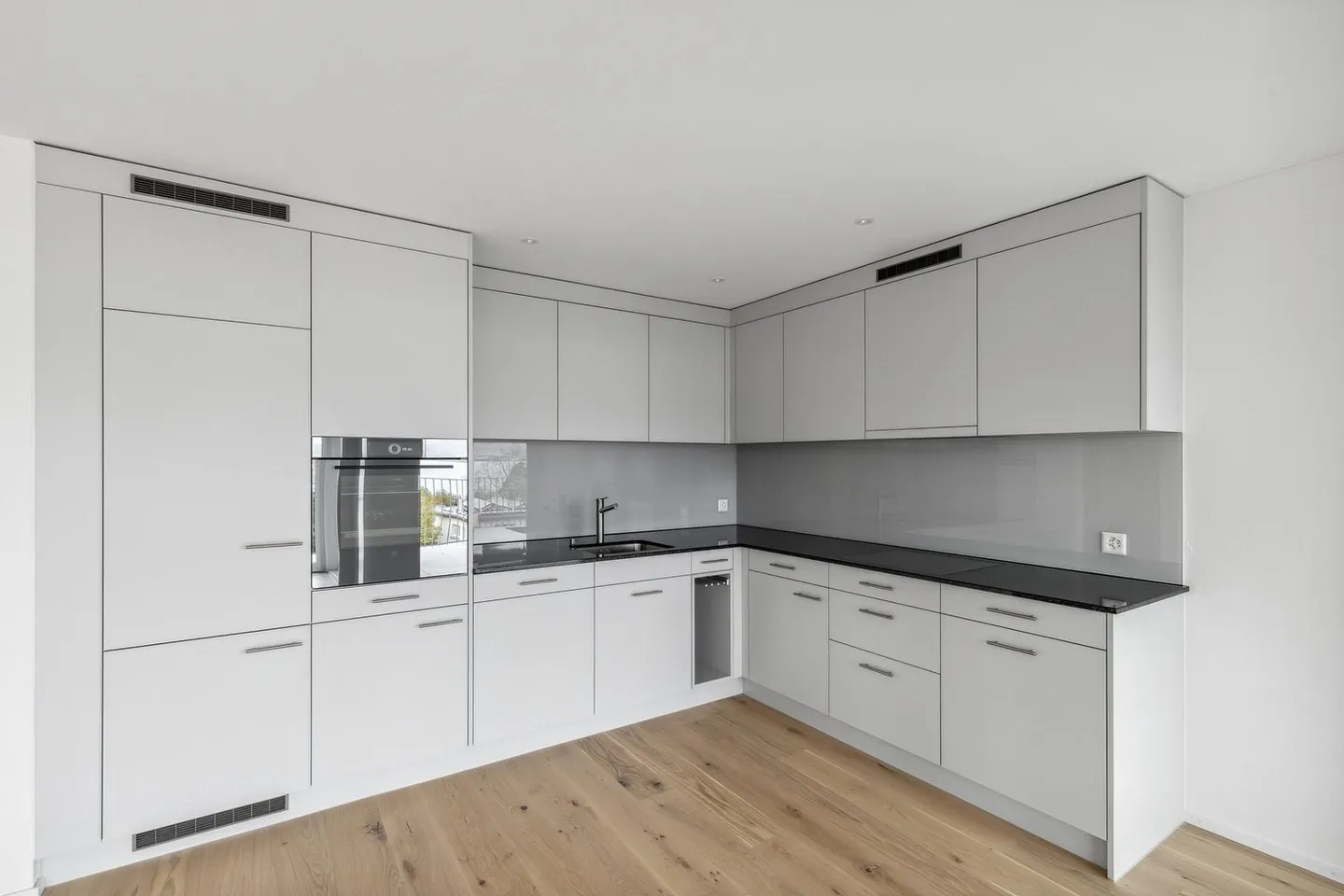 Appartamento attraente di 3,5 locali con vista lago e finiture di alta qualità - Foto 3 di 11