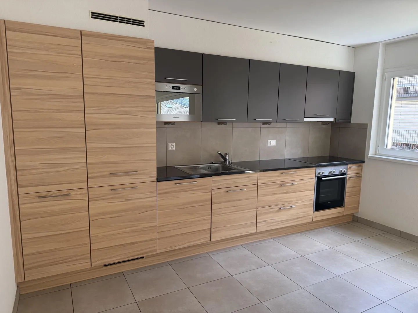 Appartamento spazioso con balcone - Foto 1 di 10