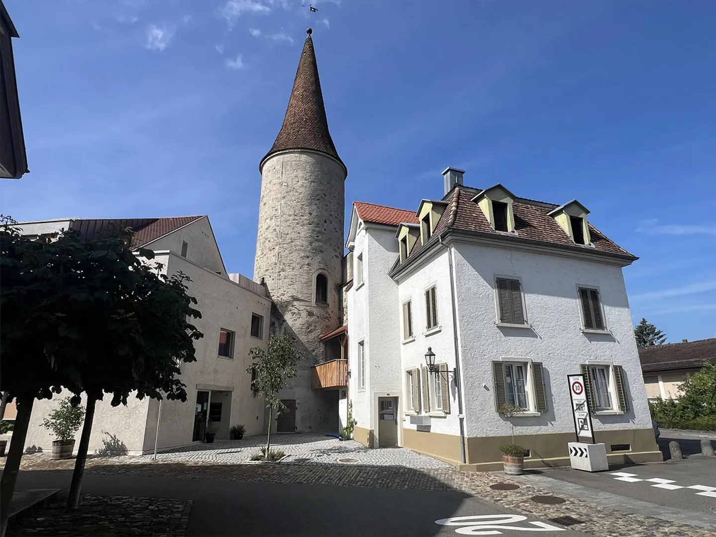 Accogliente appartamento mansardato di 2 1/2 stanze a Mellingen incluso una stanza mansardata - Foto 1 di 11