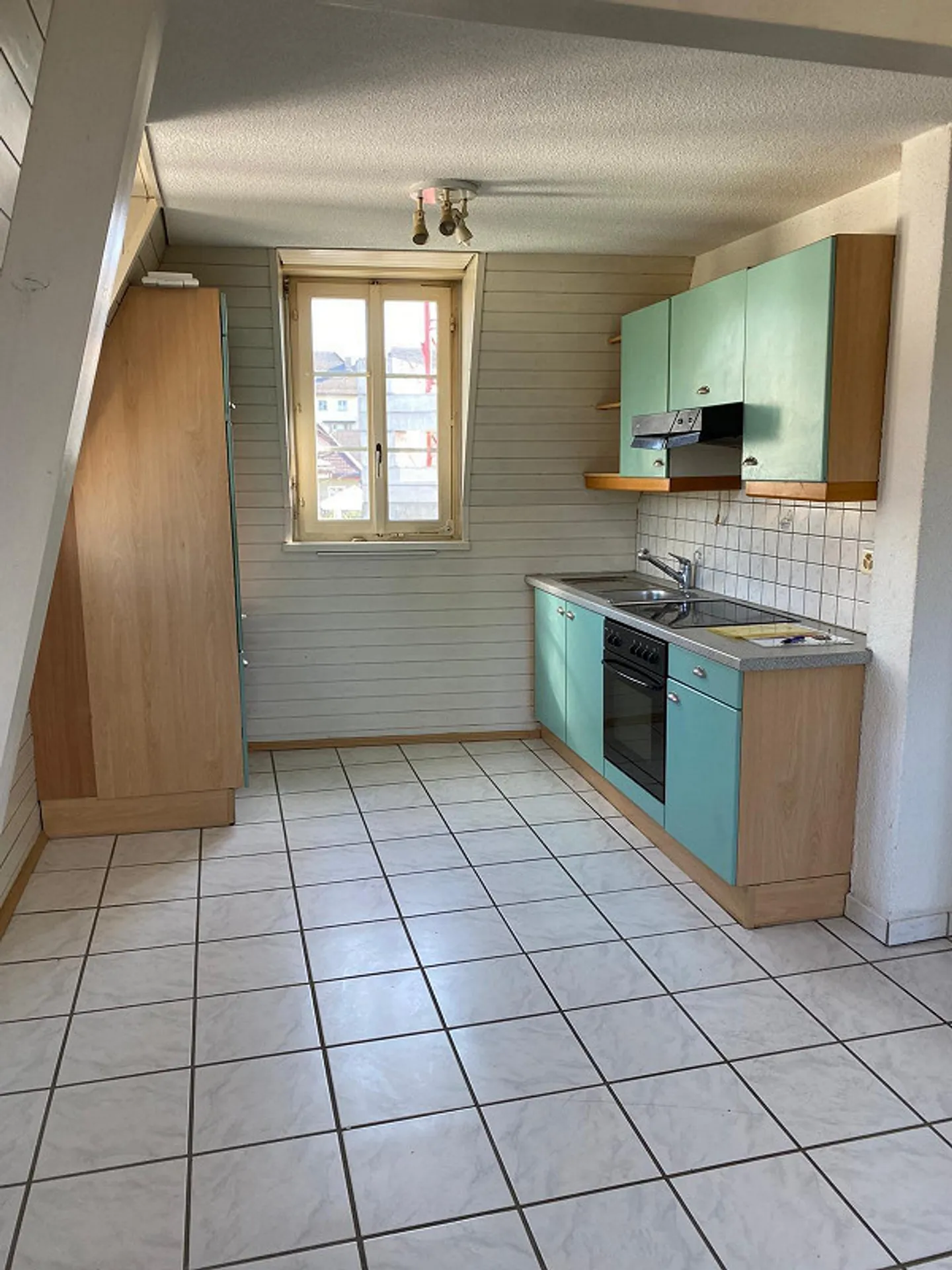 Accogliente appartamento mansardato di 2 1/2 stanze a Mellingen incluso una stanza mansardata - Foto 3 di 11