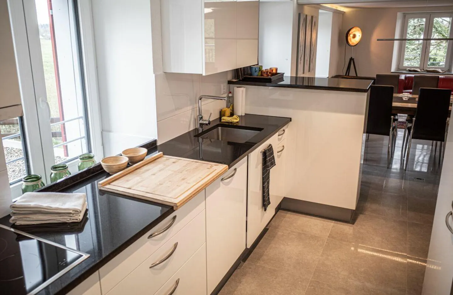 Modernes Apartment mit Bergblick - Foto 3 von 11