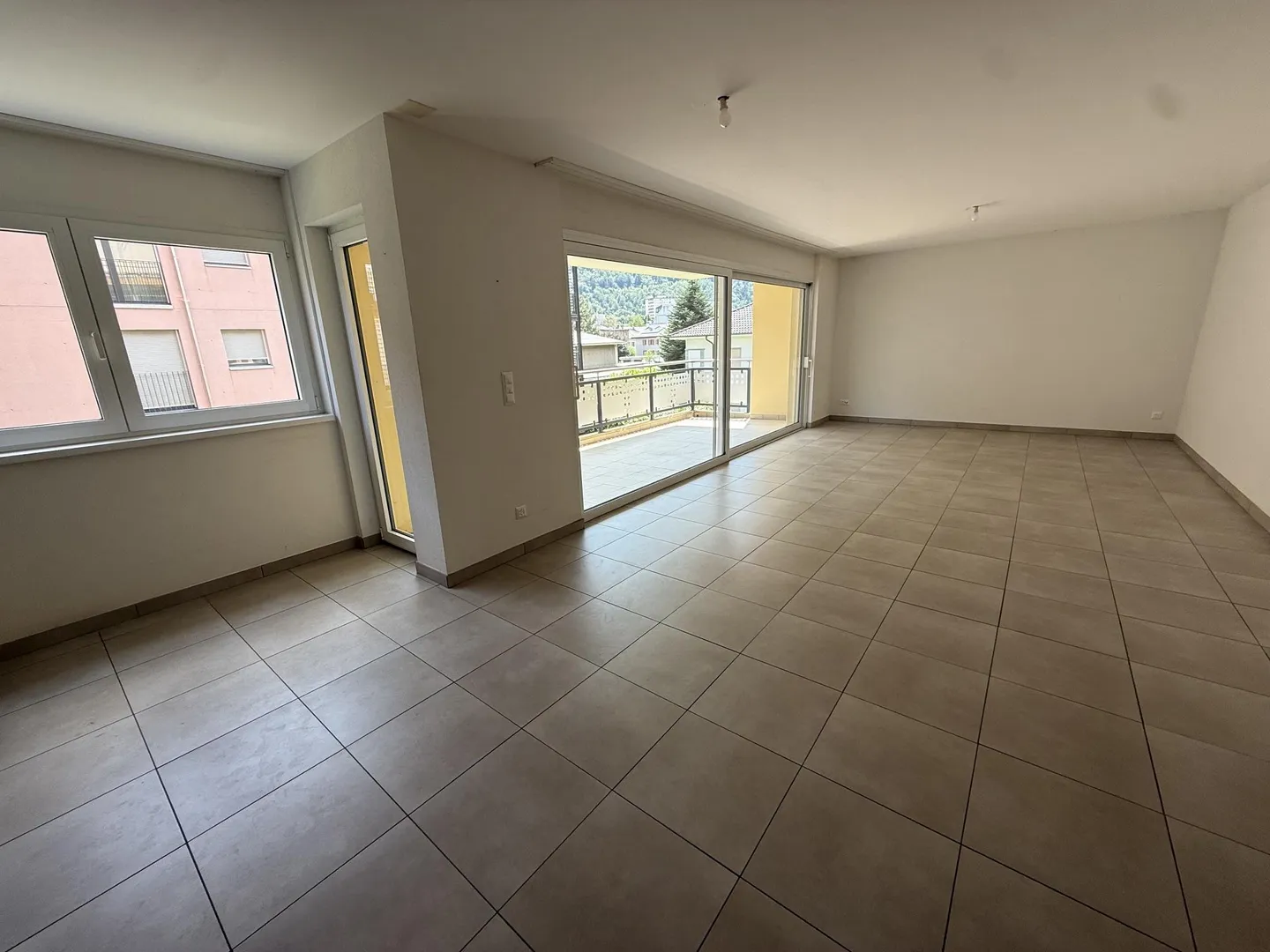 Appartamento spazioso con balcone - Foto 9 di 10