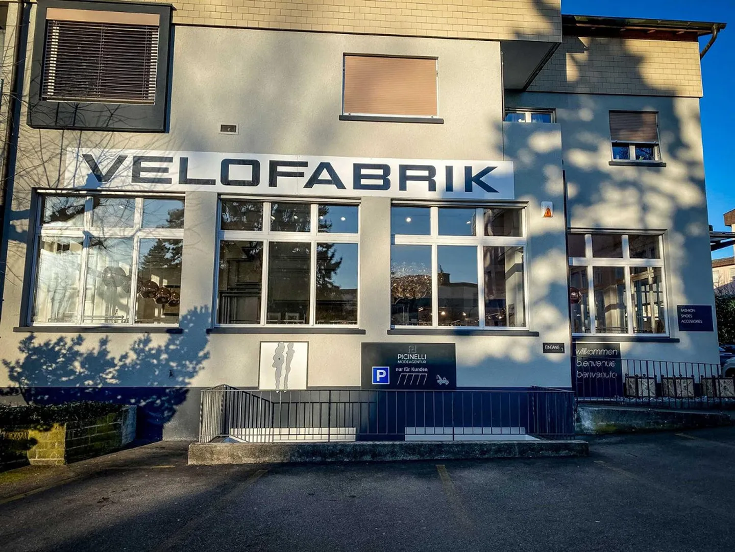 Spazio Commerciale Versatile in Affitto - Foto 2 di 13