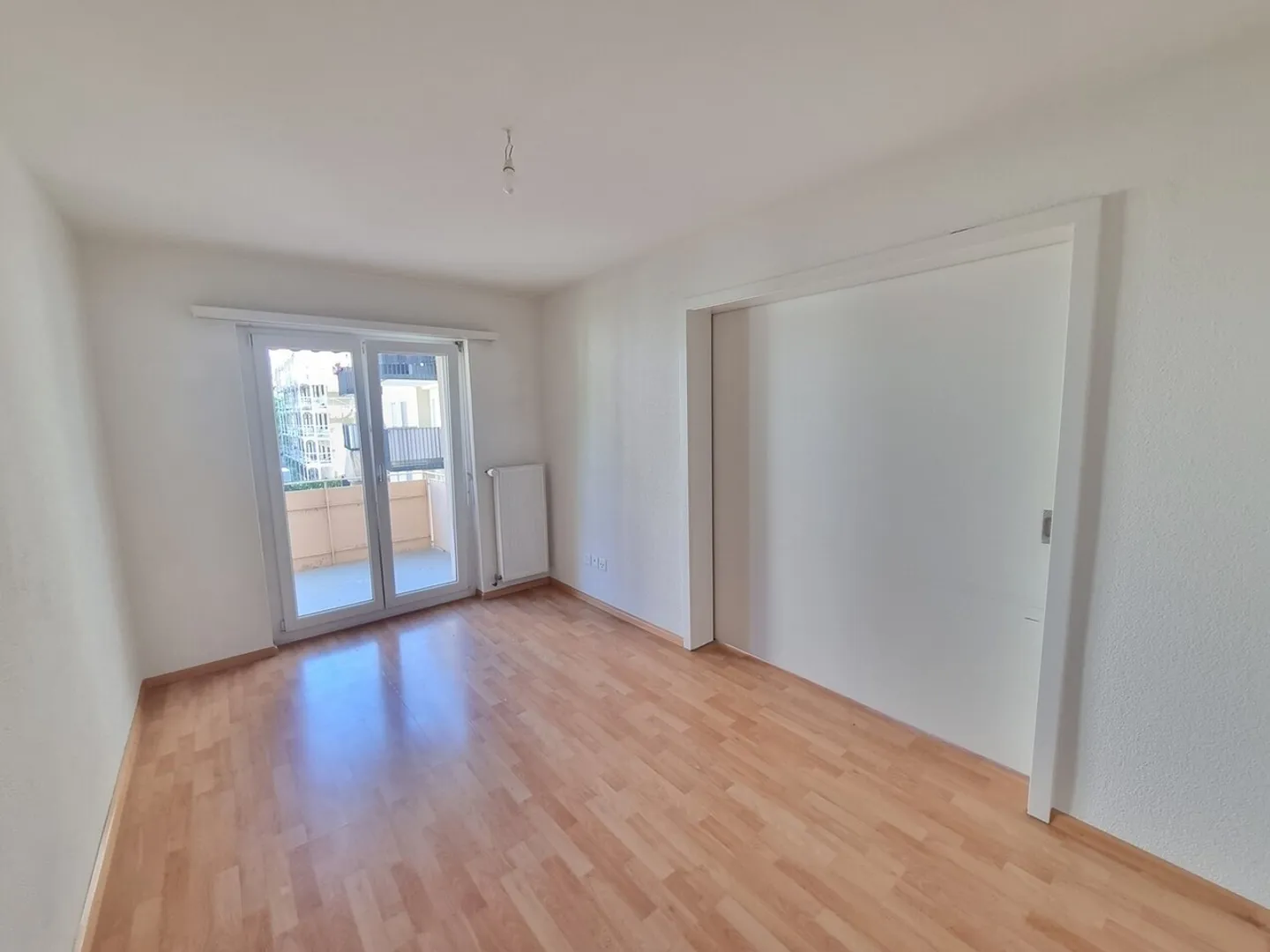 NUOVO appartamento moderno con 3 camere! - Foto 4 di 5