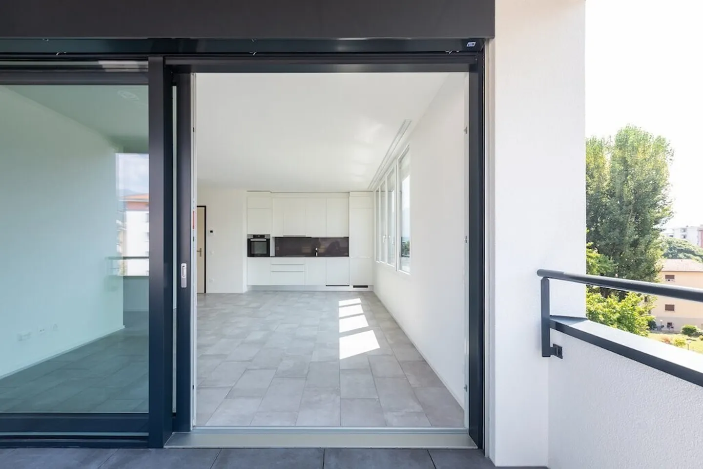 Appartamento moderno con giardino - Foto 4 di 9