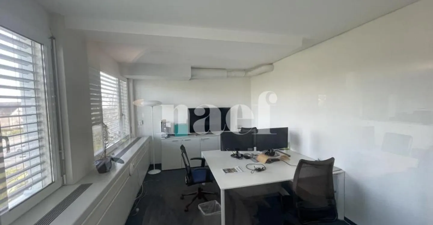 Centre Les Tuillières - Helle Fläche von ca. 122m2 modulare im 2. Stock - Foto 1 von 5