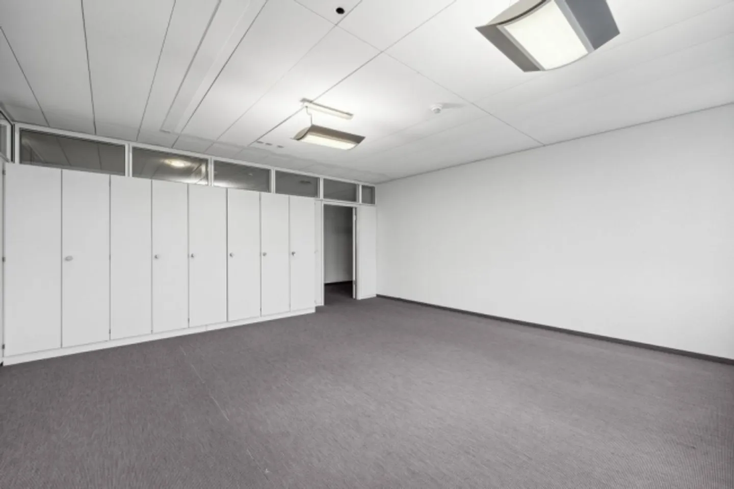 Généreusement situé dans un emplacement de choix - Photo 2 sur 10