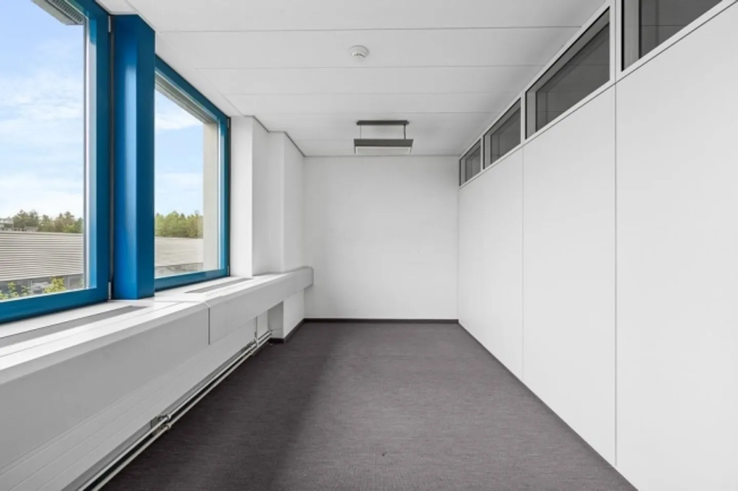 Généreusement situé dans un emplacement de choix - Photo 3 sur 10