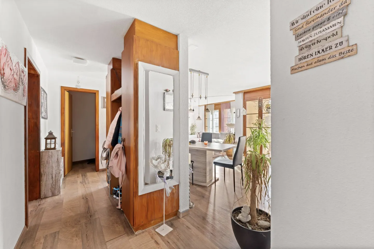 La tua nuova casa a Spiez: Incantevole appartamento di 3,5 locali con balcone soleggiato - Foto 8 di 12