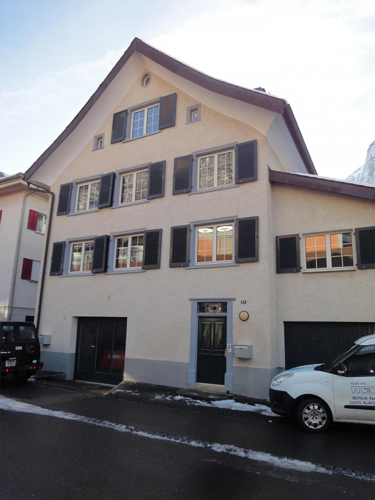 Vous cherchez quelque chose de spécial ? Dans une vieille maison Glarner ? - Photo 1 sur 26