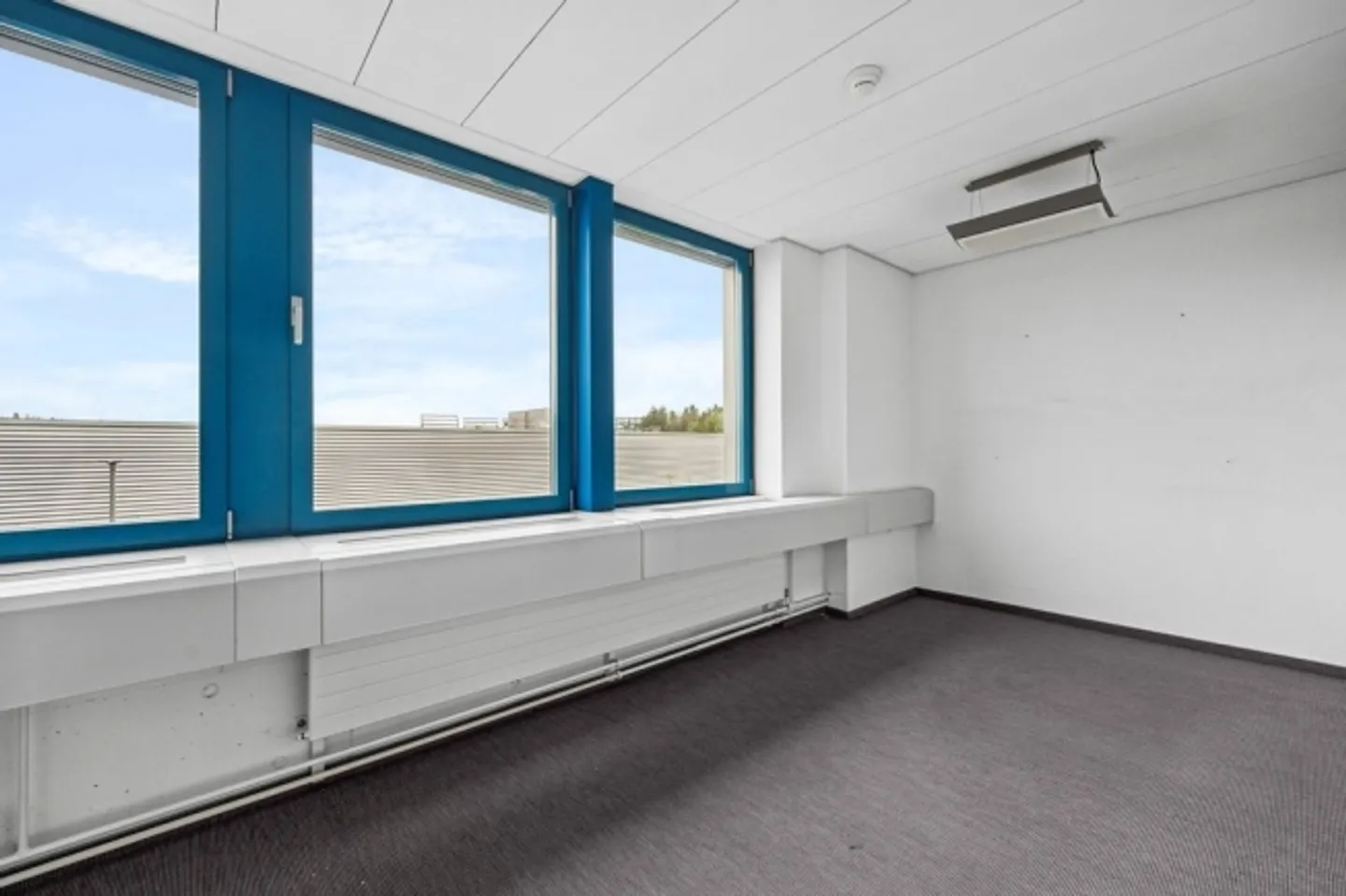 Généreusement situé dans un emplacement de choix - Photo 4 sur 10