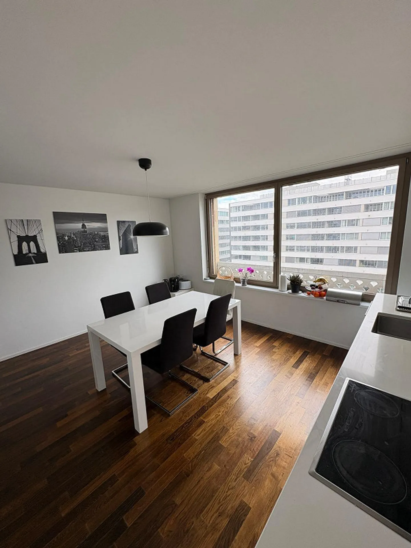 Chambre lumineuse dans un bel appartement central - Photo 3 sur 10