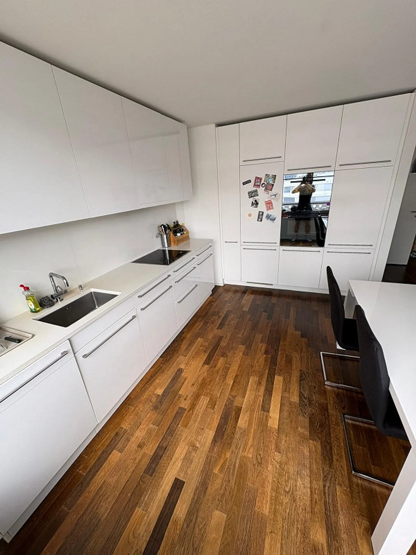 Chambre lumineuse dans un bel appartement central - Photo 4 sur 10