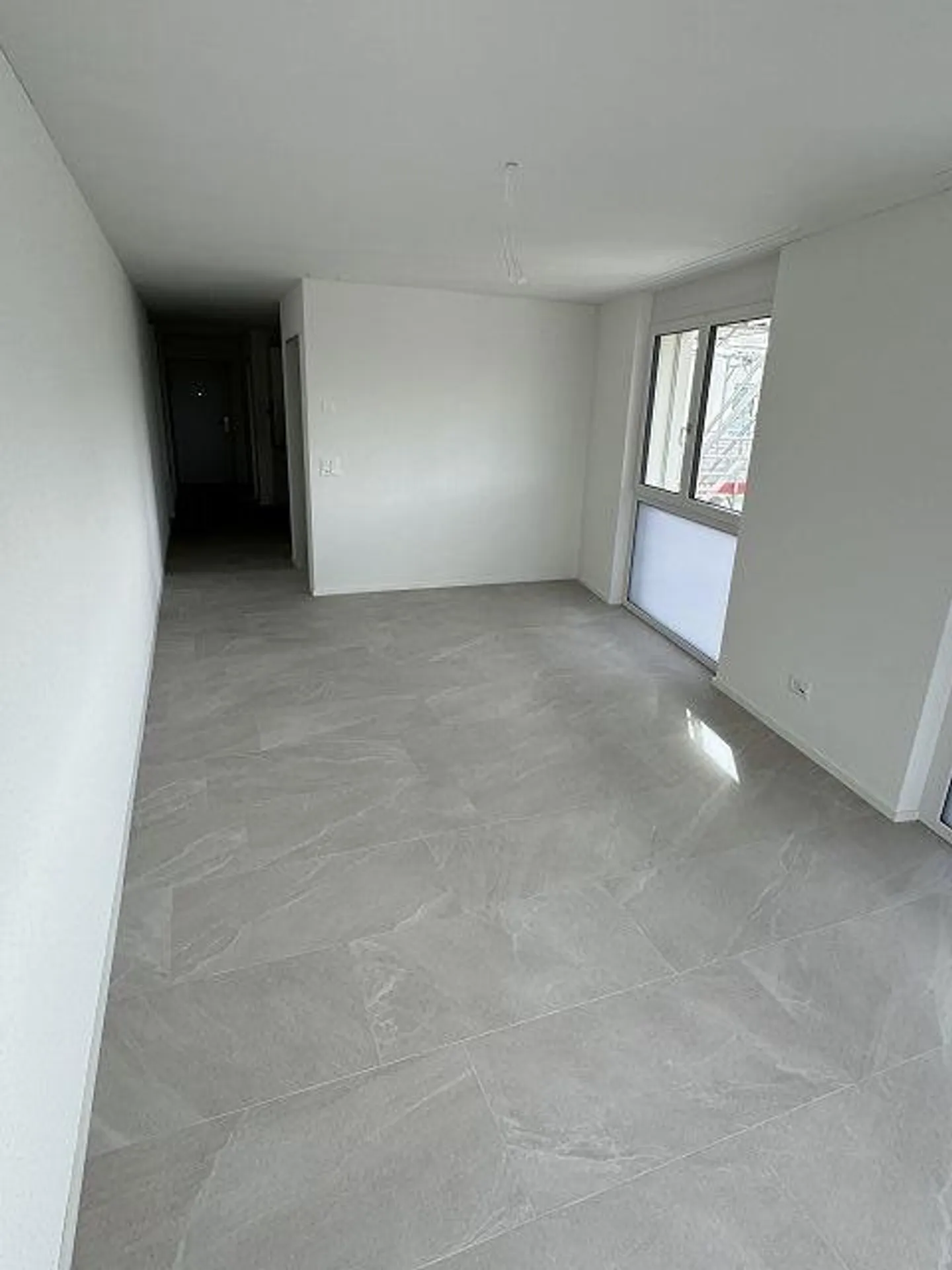 Attico con balcone soleggiato - Foto 2 di 6