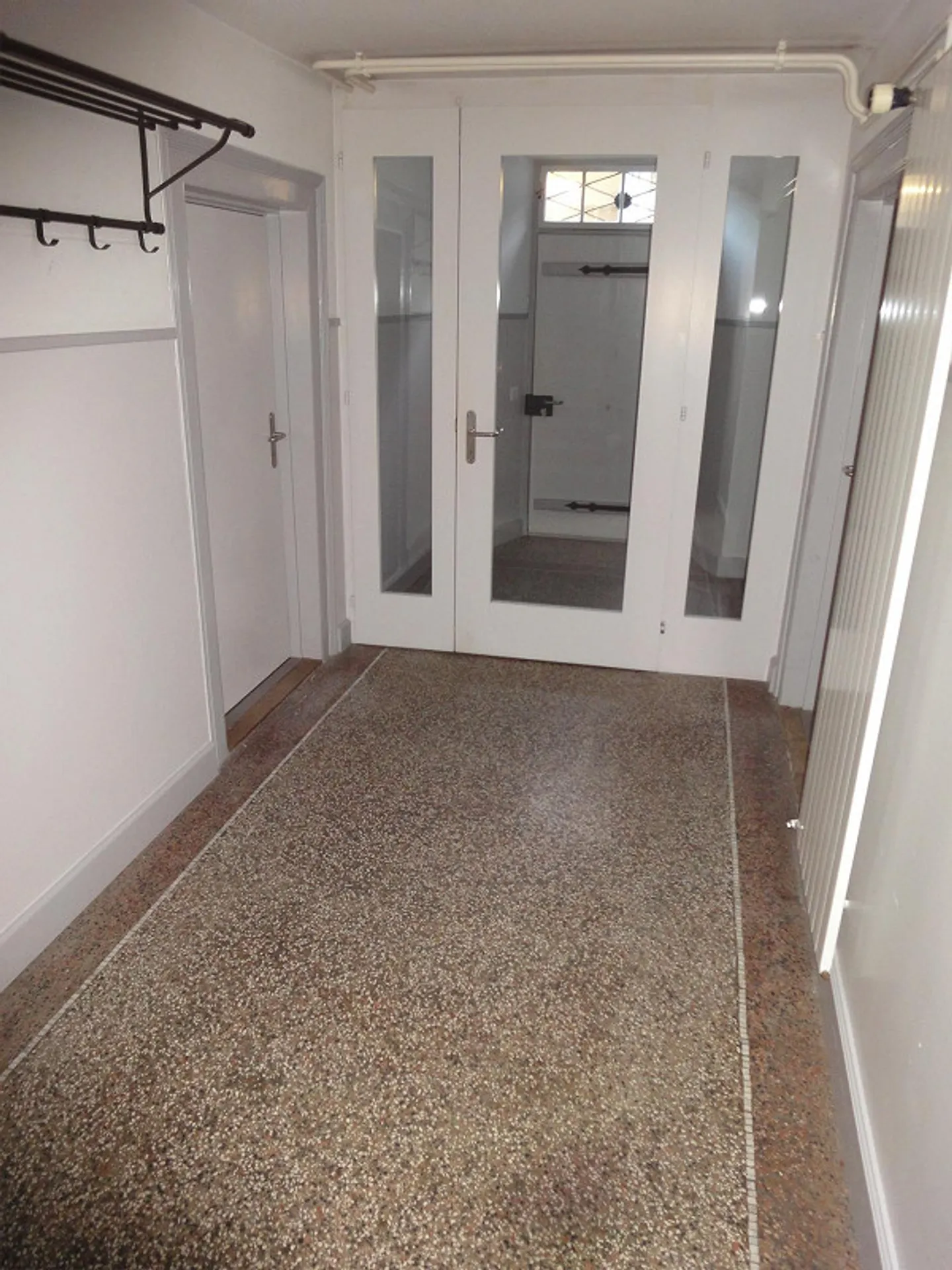 Vous cherchez quelque chose de spécial ? Dans une vieille maison Glarner ? - Photo 3 sur 26