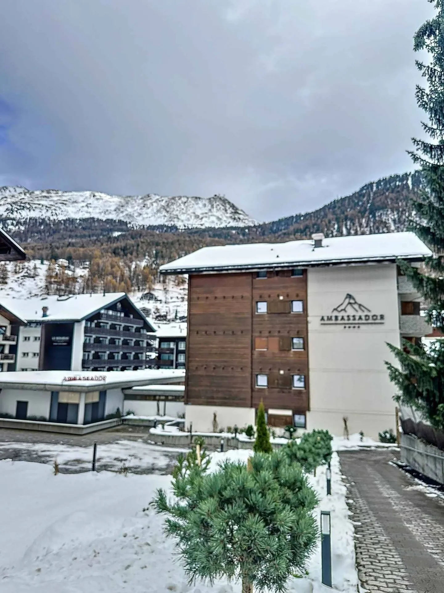 Appartement exclusif de 2,5 pièces, investissement attractif : appartement central à Zermatt avec utilisation hôtelière et utilisation personnelle - Photo 2 sur 13