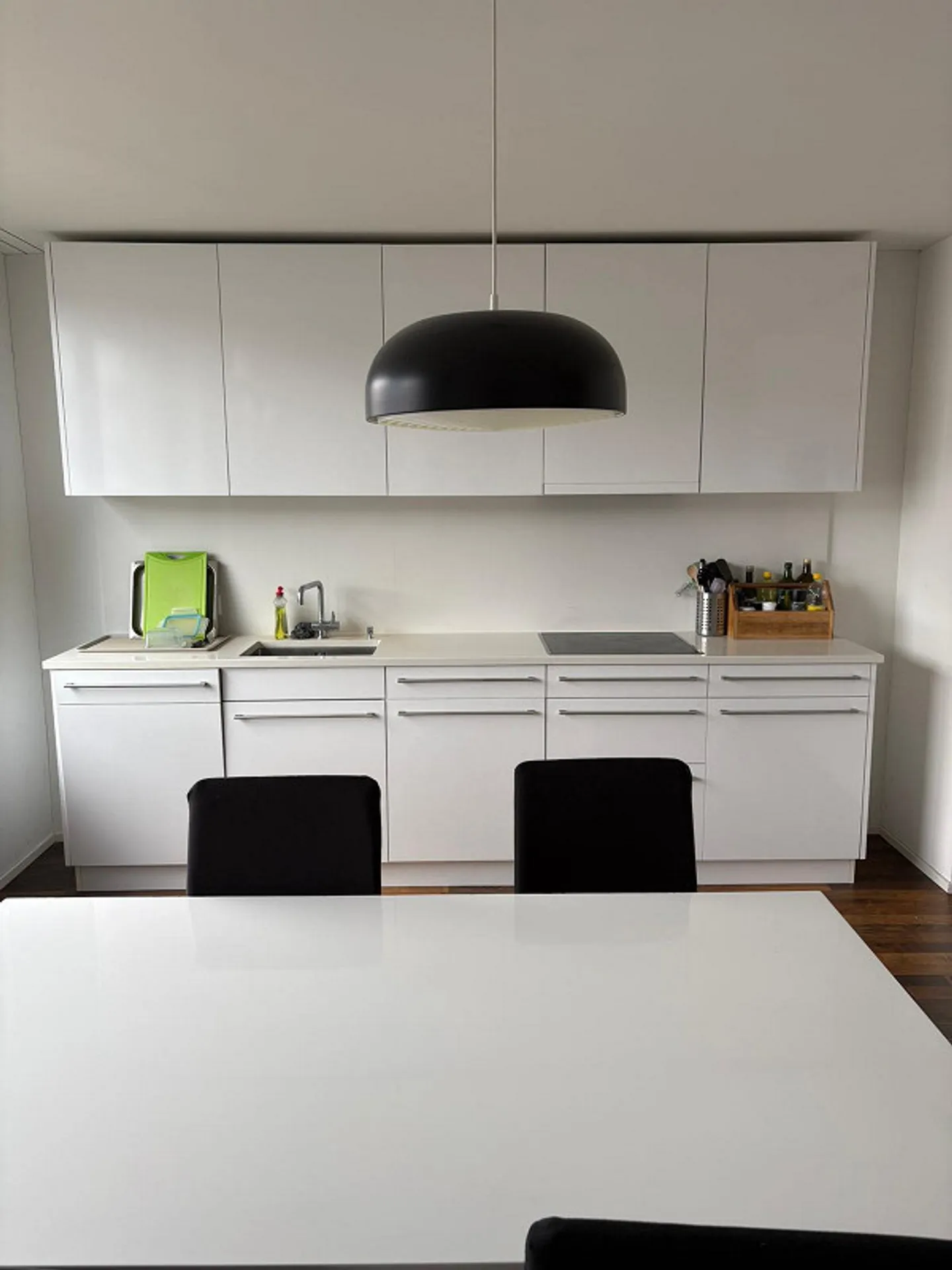 Chambre lumineuse dans un bel appartement central - Photo 2 sur 10