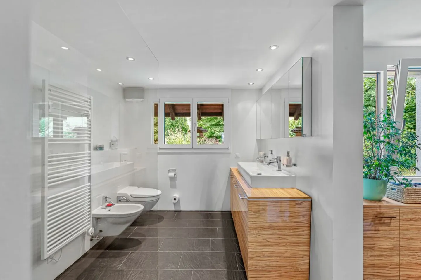 Stylish 5.5-Room Townhouse with Alpine View & Wellness Oasis - Photo 9 of 16